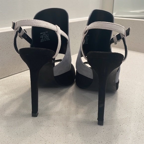 Zara pumps worn 2x. Suede Size 7. White back strap. Plz Msg with Q’s - Picture 4 of 4
